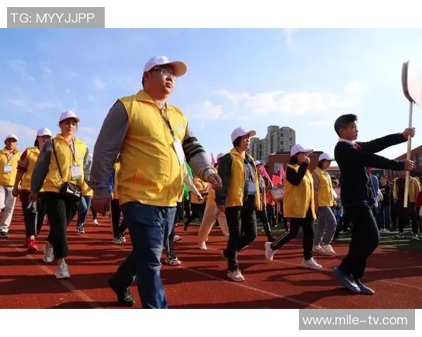 杭州业余足球队奋发向上展现青春活力助力社区体育发展新篇章