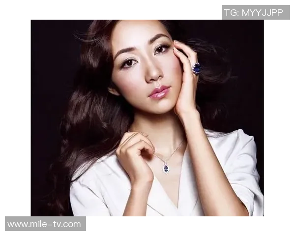 足球宝贝与明星的魅力碰撞揭示了体育与时尚的完美结合